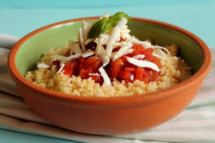 Couscous vegetariano con pomodori arrostiti e cacioricotta