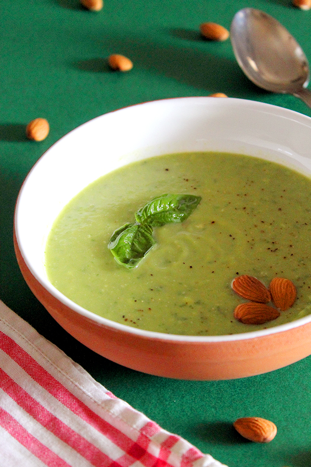 Crema di zucchine e mandorle fredda