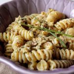 Fusilli con pesto di noci e semi di zucca