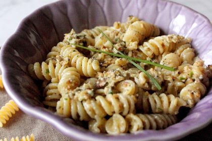 Fusilli con pesto di noci e semi di zucca