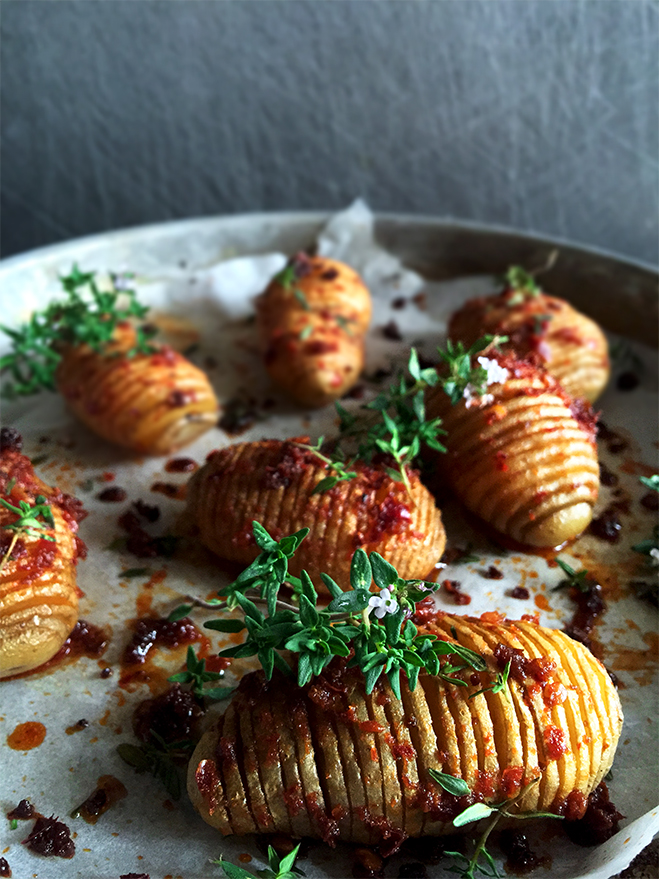 Patate hasselback con 'nduja e timo