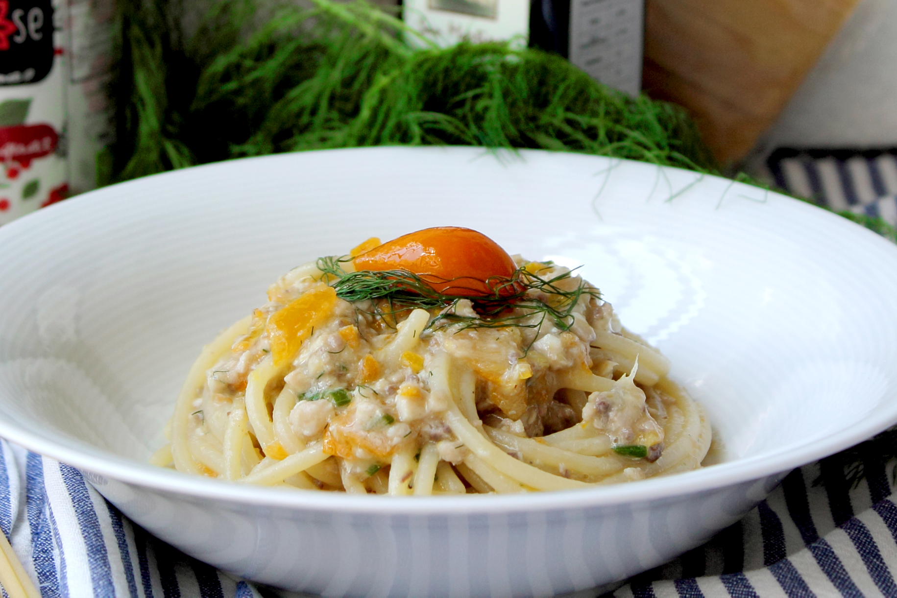 Spaghetti al ragù di pesce con kumquat e aneto