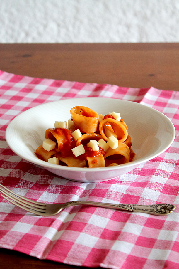 asta fredda con pomodoro e formaggio ai porcini