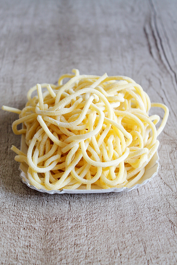 Pasta alla crudaiola in stile puttanesca