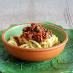 Pasta alla crudaiola in stile puttanesca