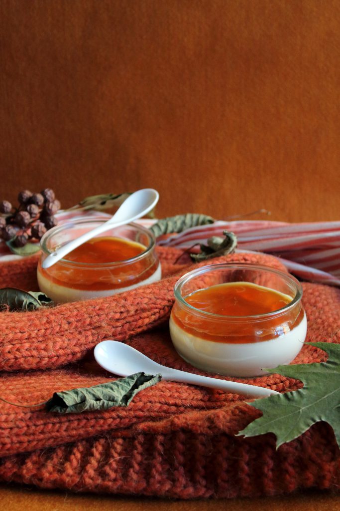 Panna cotta alla Menta di Pancalieri con coulis di Antiche Mele Piemontesi - © Associazione dei Produttori del Paniere dei Prodotti Tipici della provincia di Torino