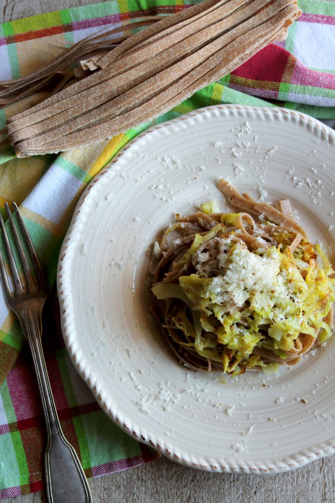 Tagliatelle di avena con cavolo cappuccio e Pecorino Romano DOP