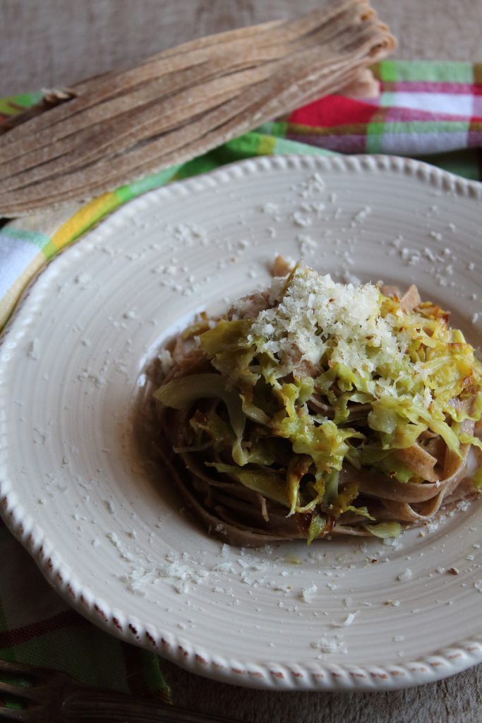 Tagliatelle di avena con cavolo cappuccio e Pecorino Romano DOP