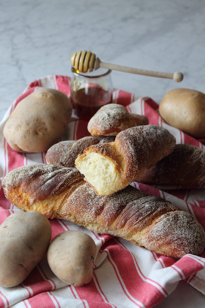 Pane alle patate con miele di castagno