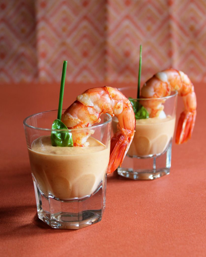 Gamberi in salsa rosa ottenuta con formaggio Rocaverano DOP e pomodorini arrostiti. Ricetta realizzata da Paola Uberti, digital food creator.